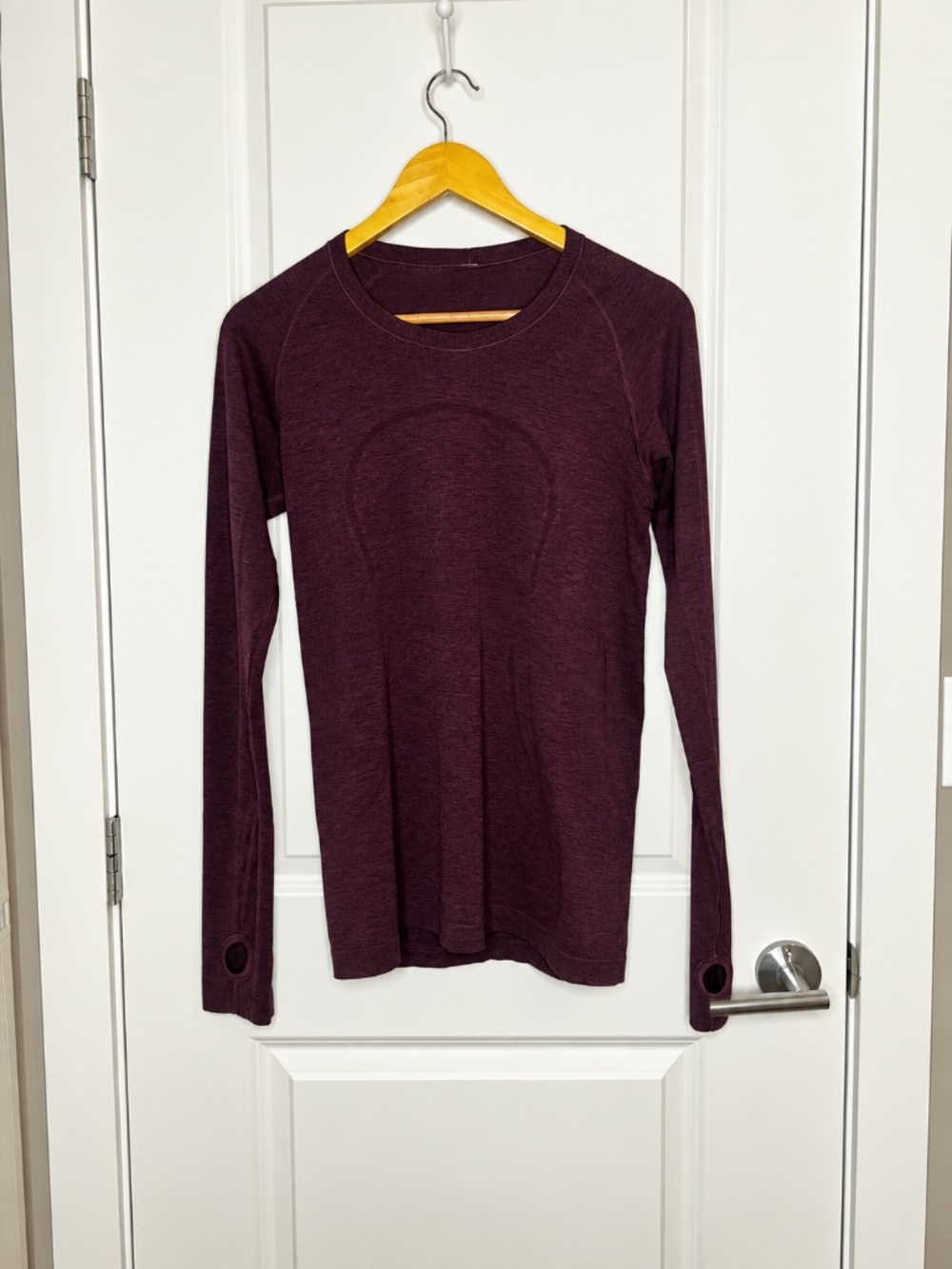 Lululemon Plum Seamless Long Sleeve Athletic Top Thumbholes Size 8/10
